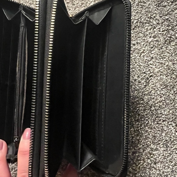 Black wallet! - Picture 5 of 9